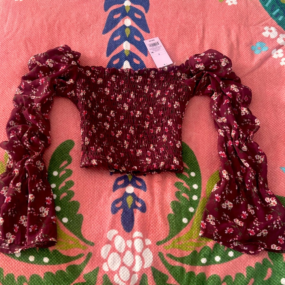 (NWT) Floral Off-Shoulder Top with Puff Sleeves (S/M)